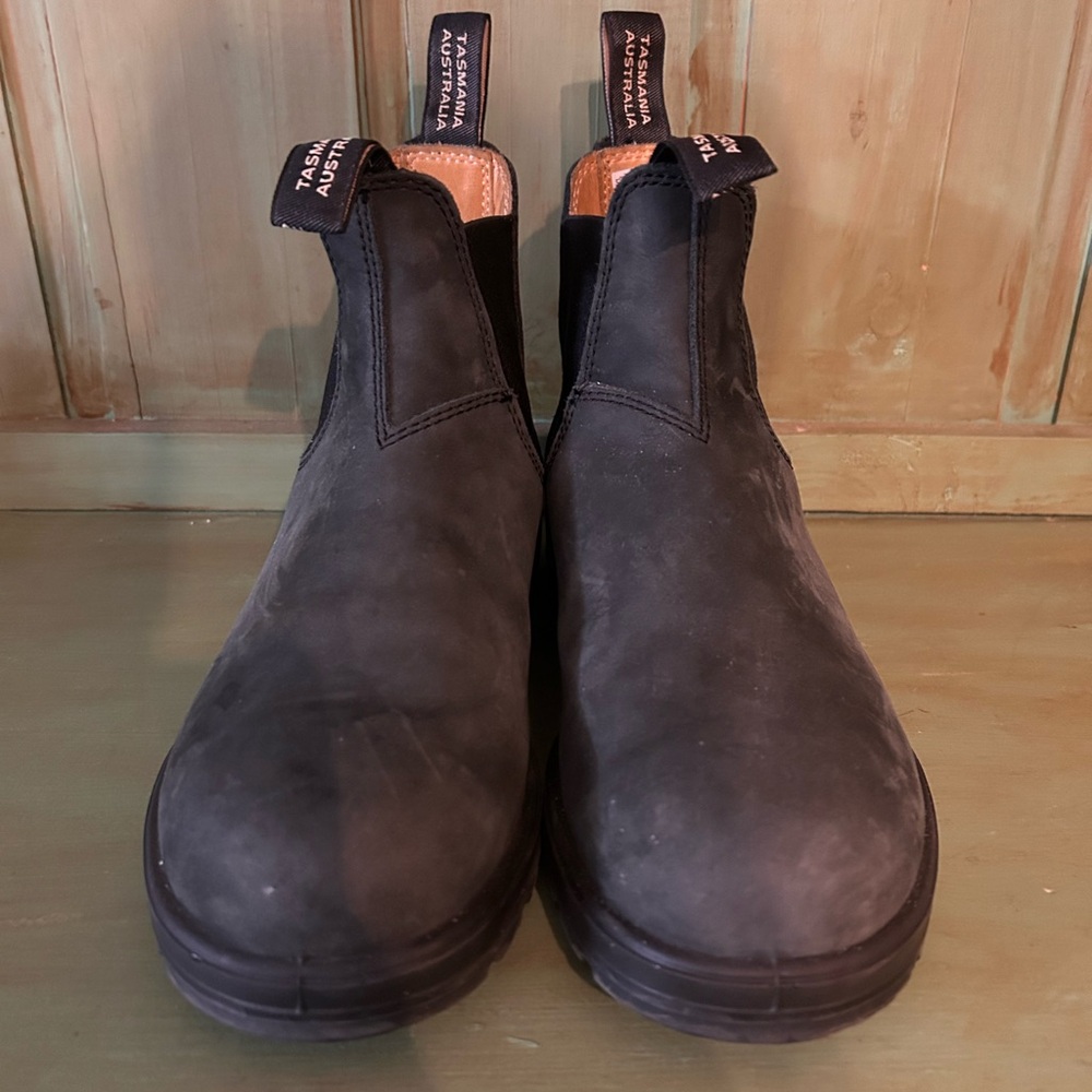 Great condition. Unisex sizing 9.5 women’s or 7.5 men's.